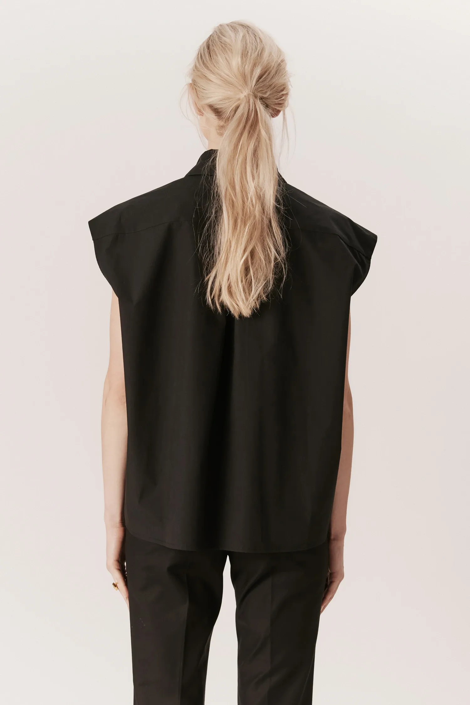 007268_CAMISA_BOX_SEM_MANGA OVERSIZED_PRETO_ANDREAMARQUES -6-